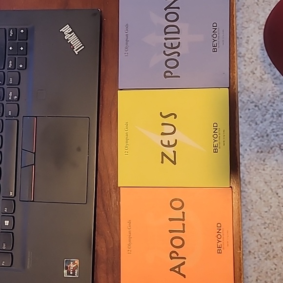 3 eyeshadow pallets by Beyond cosmetics - Picture 2 of 2